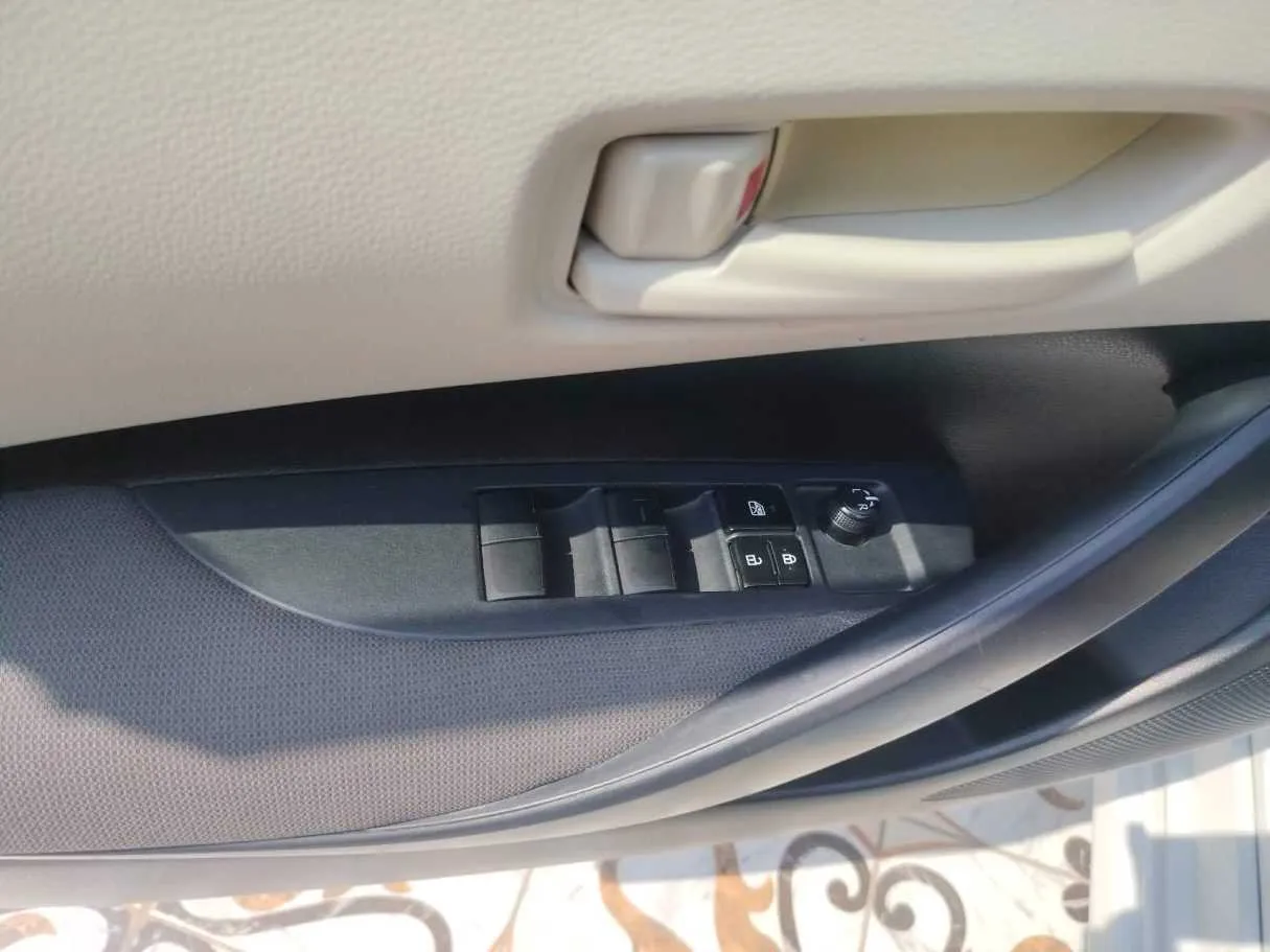 Car image 32