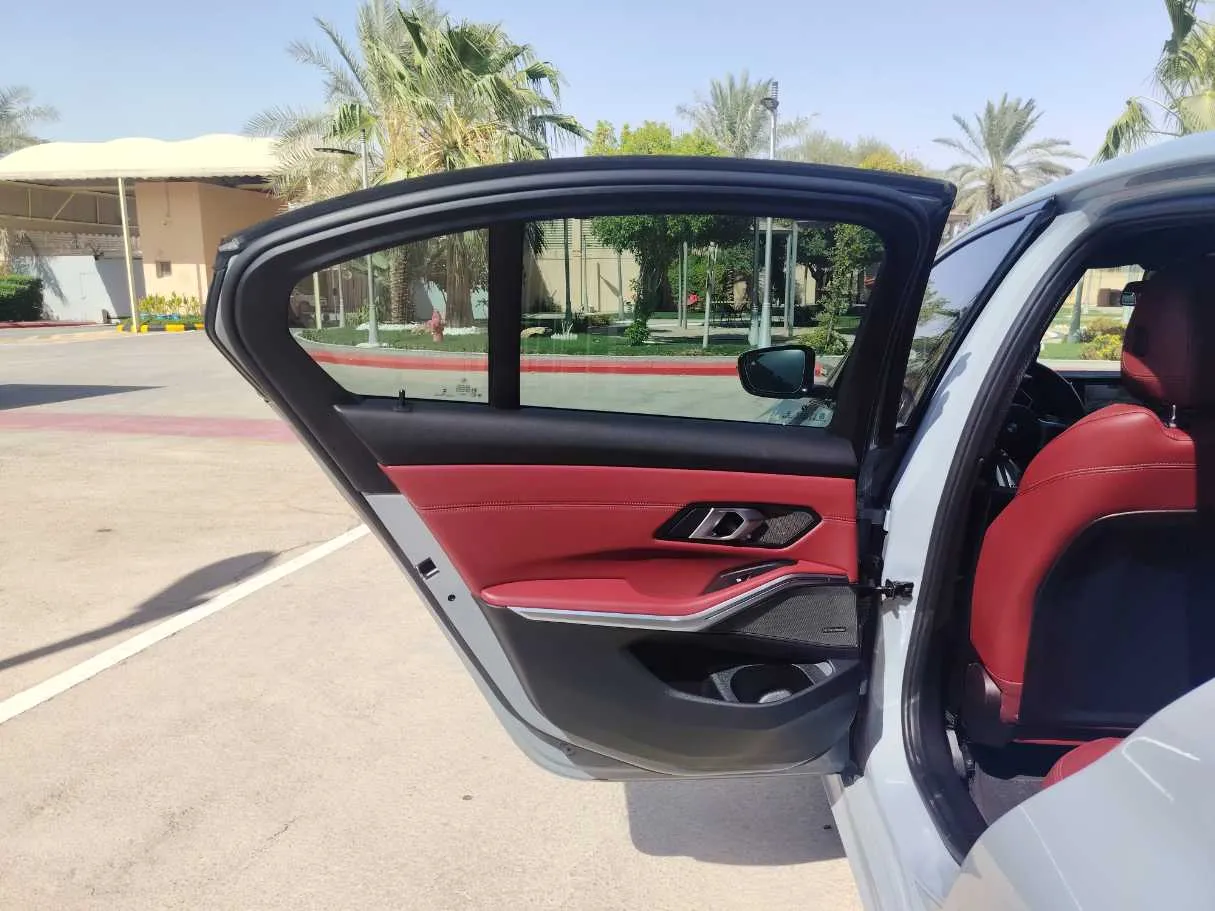 Car image 15