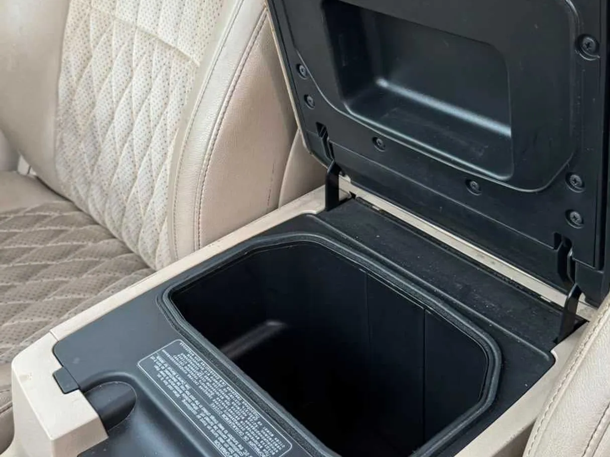 Car image 24