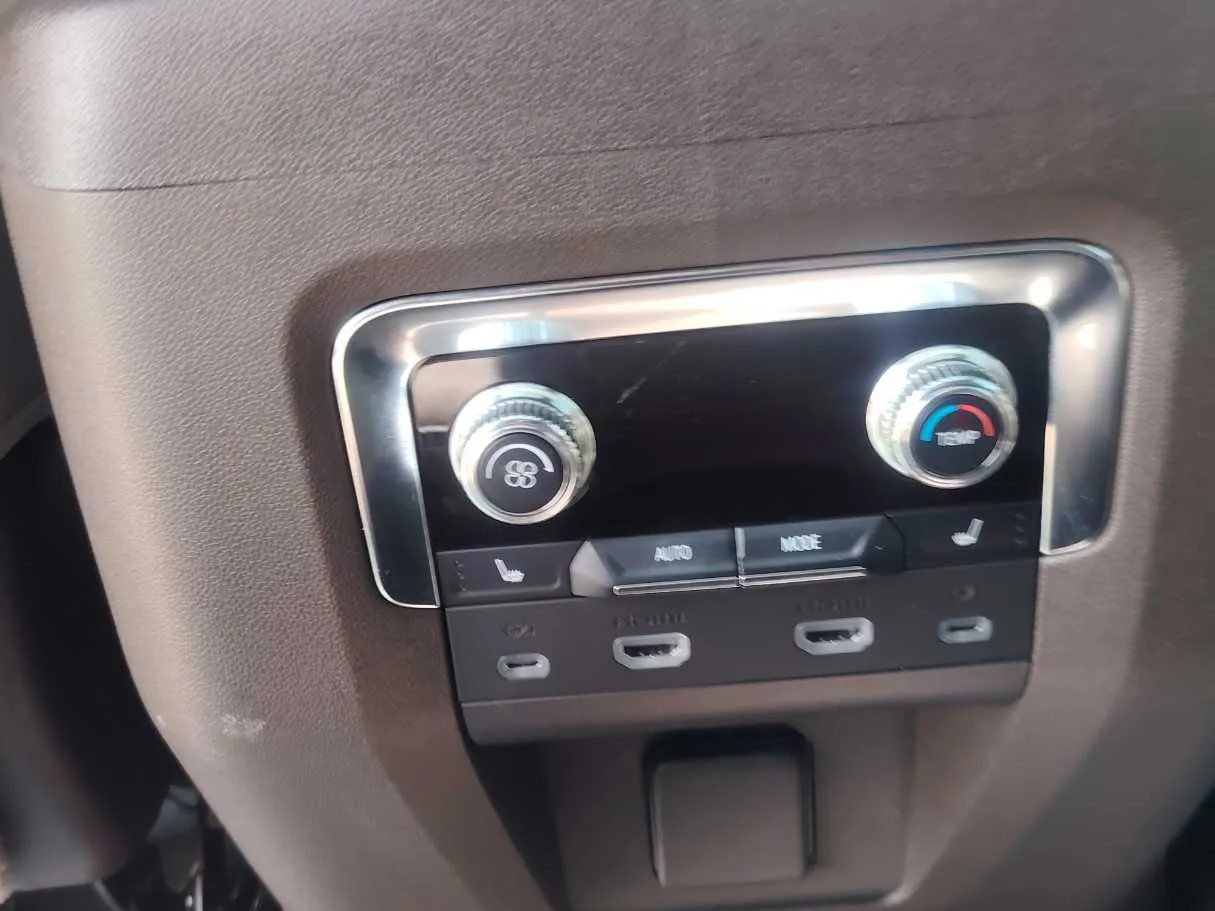 Car image 29