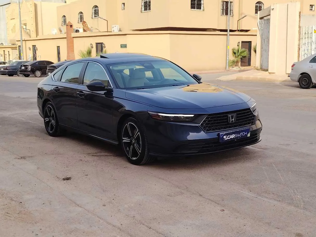 Car image 3