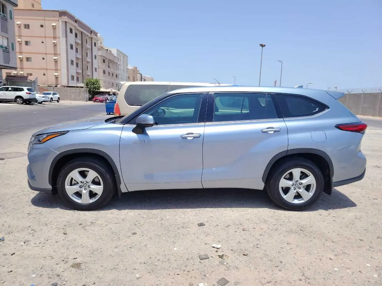 Car image 8