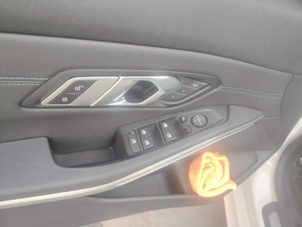 Car image 33