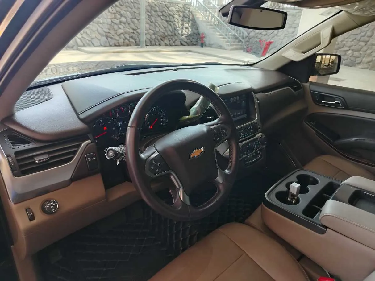 Car image 14