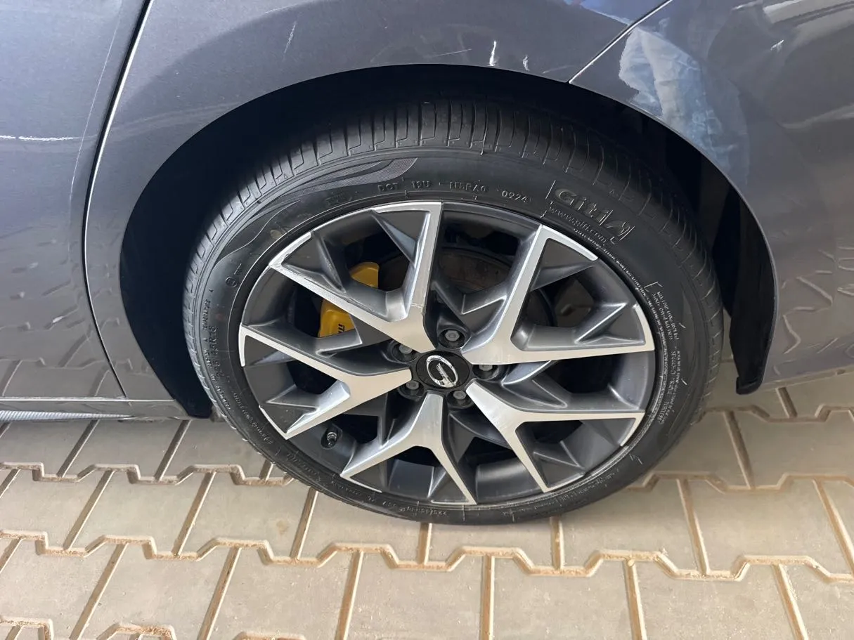 Car image 6