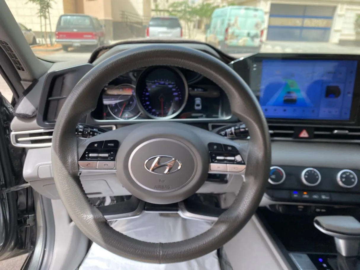 Car image 16