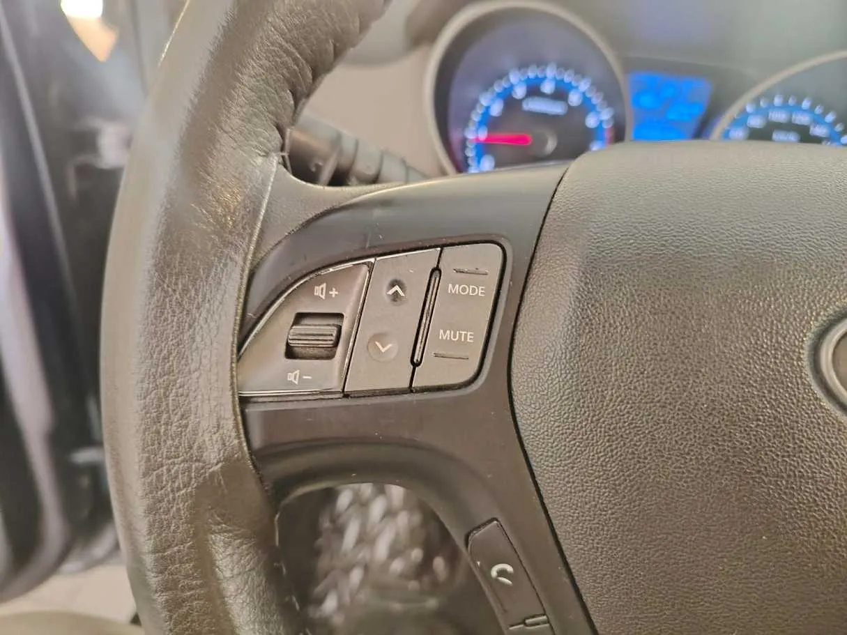 Car image 40