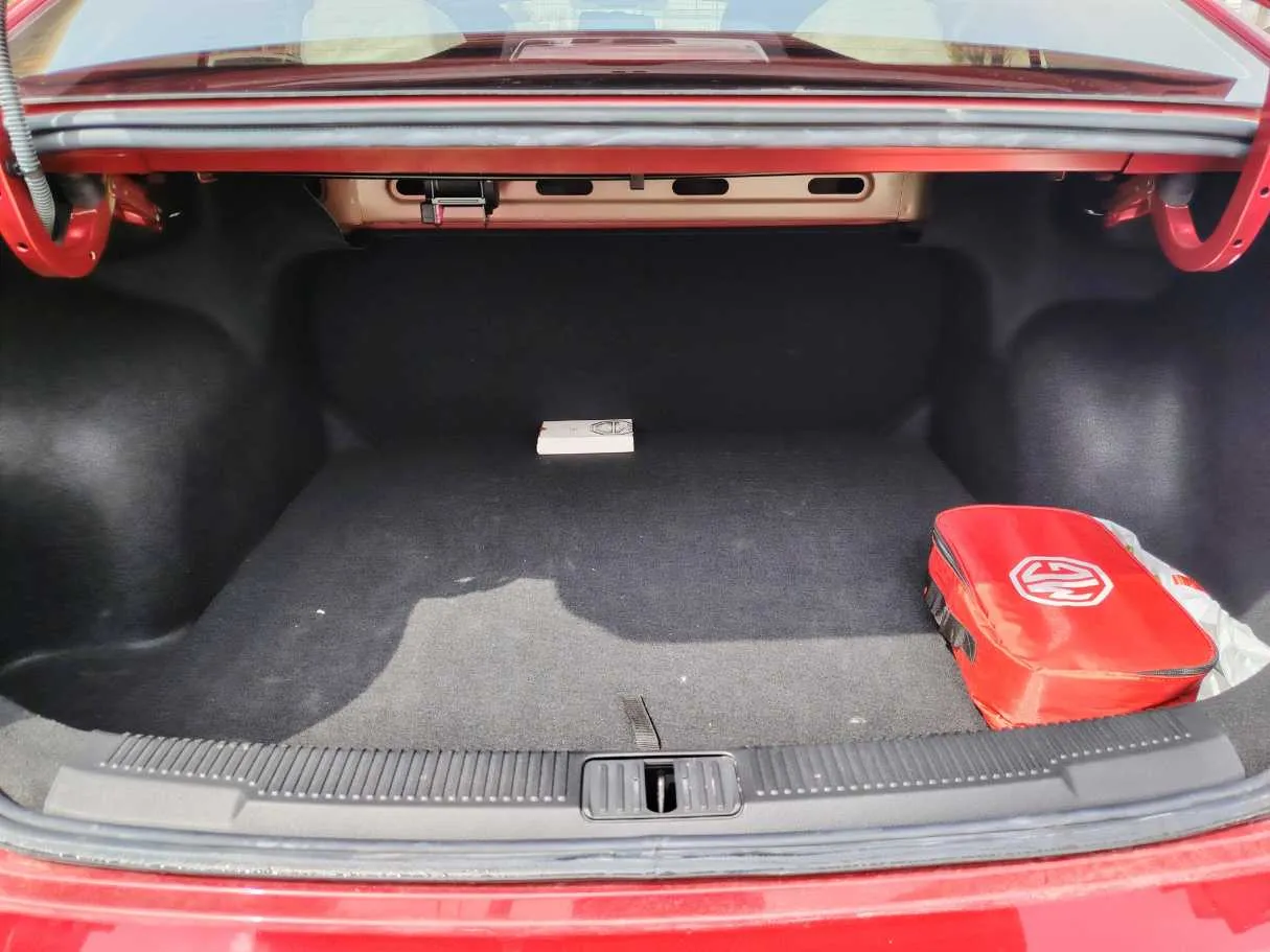 Car image 24