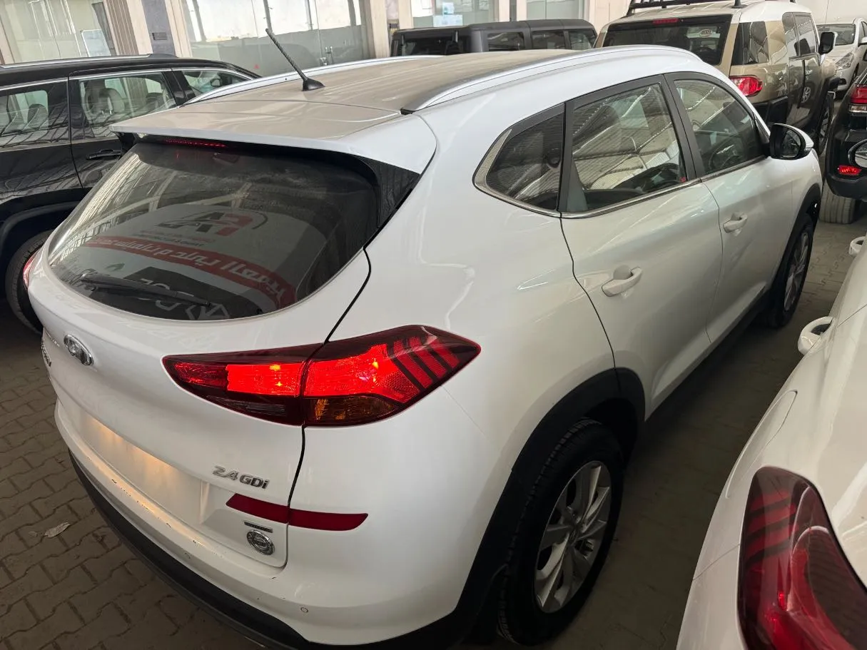 Car image 5
