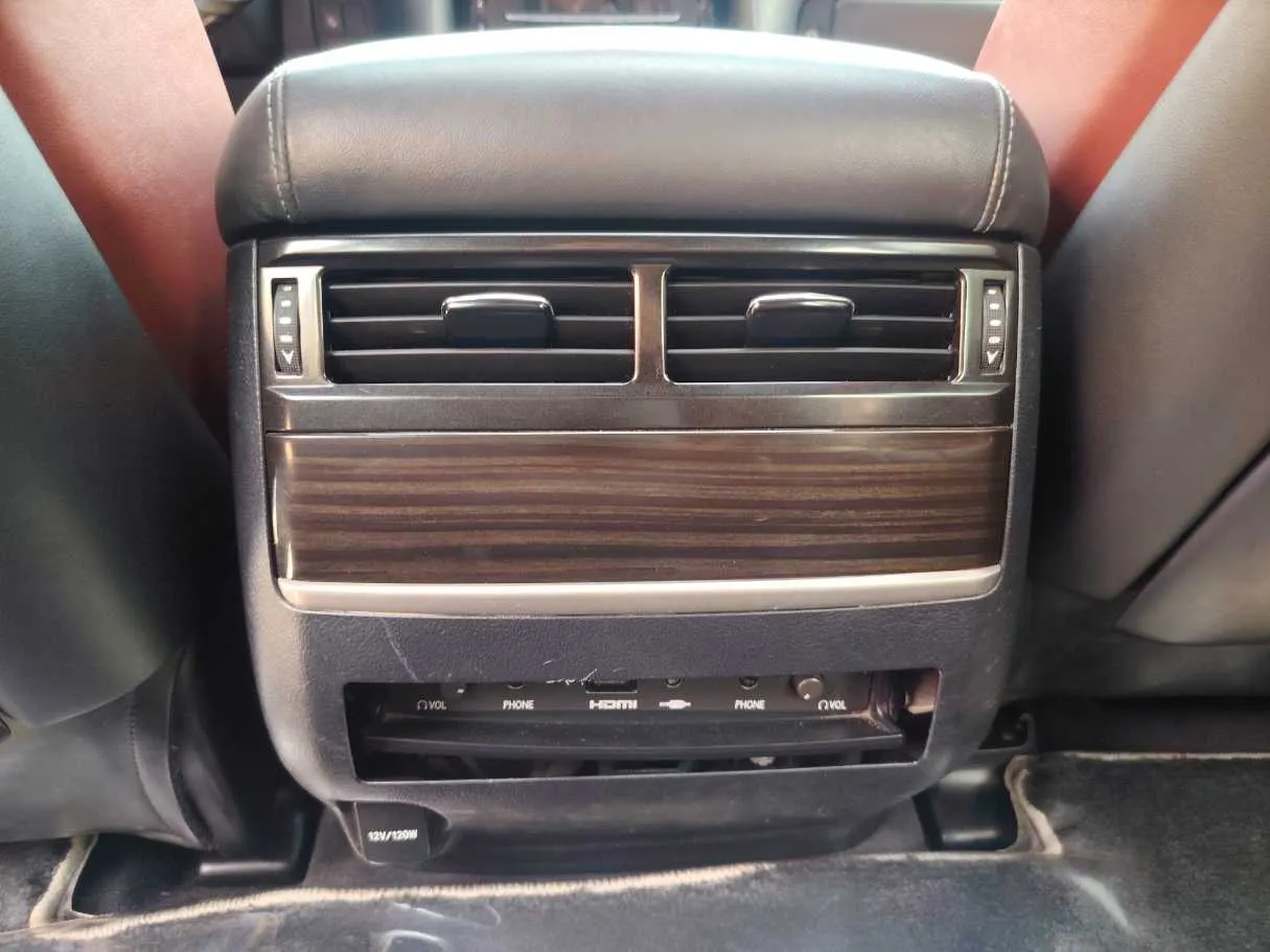 Car image 32