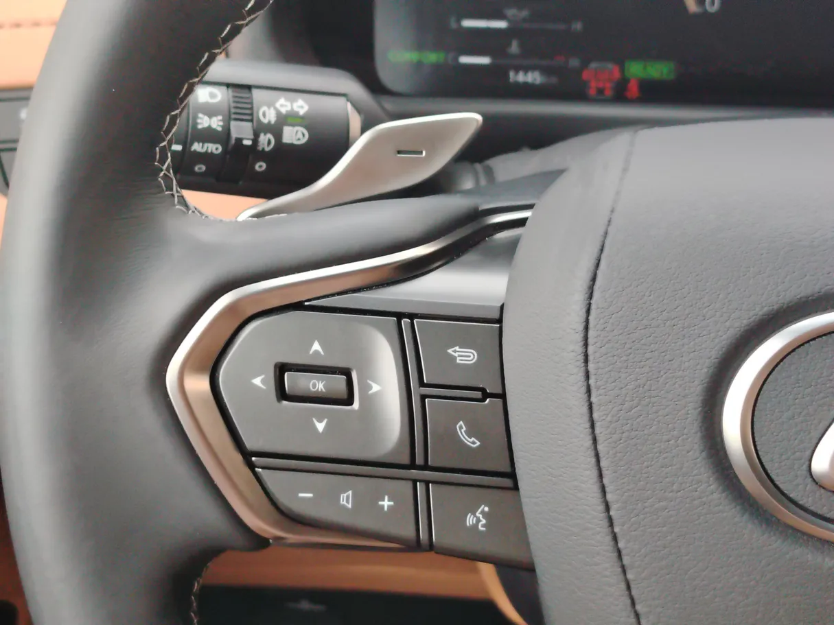 Car image 34
