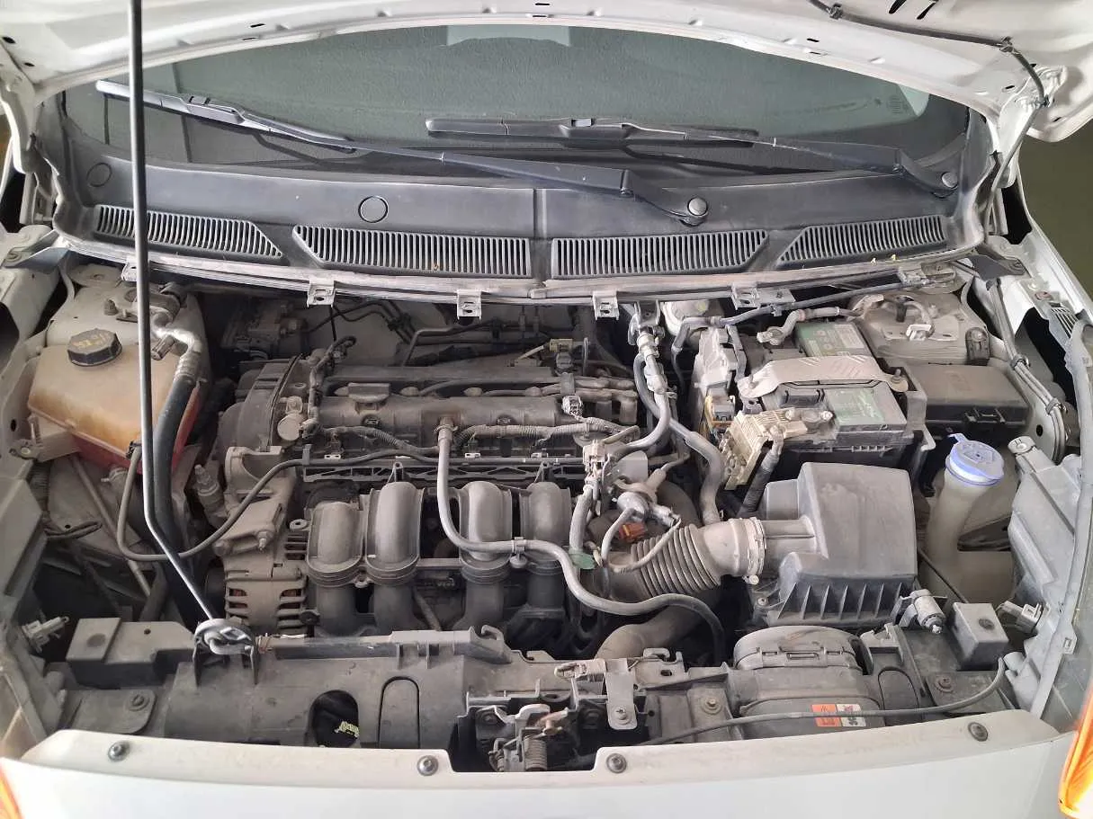 Car image 17