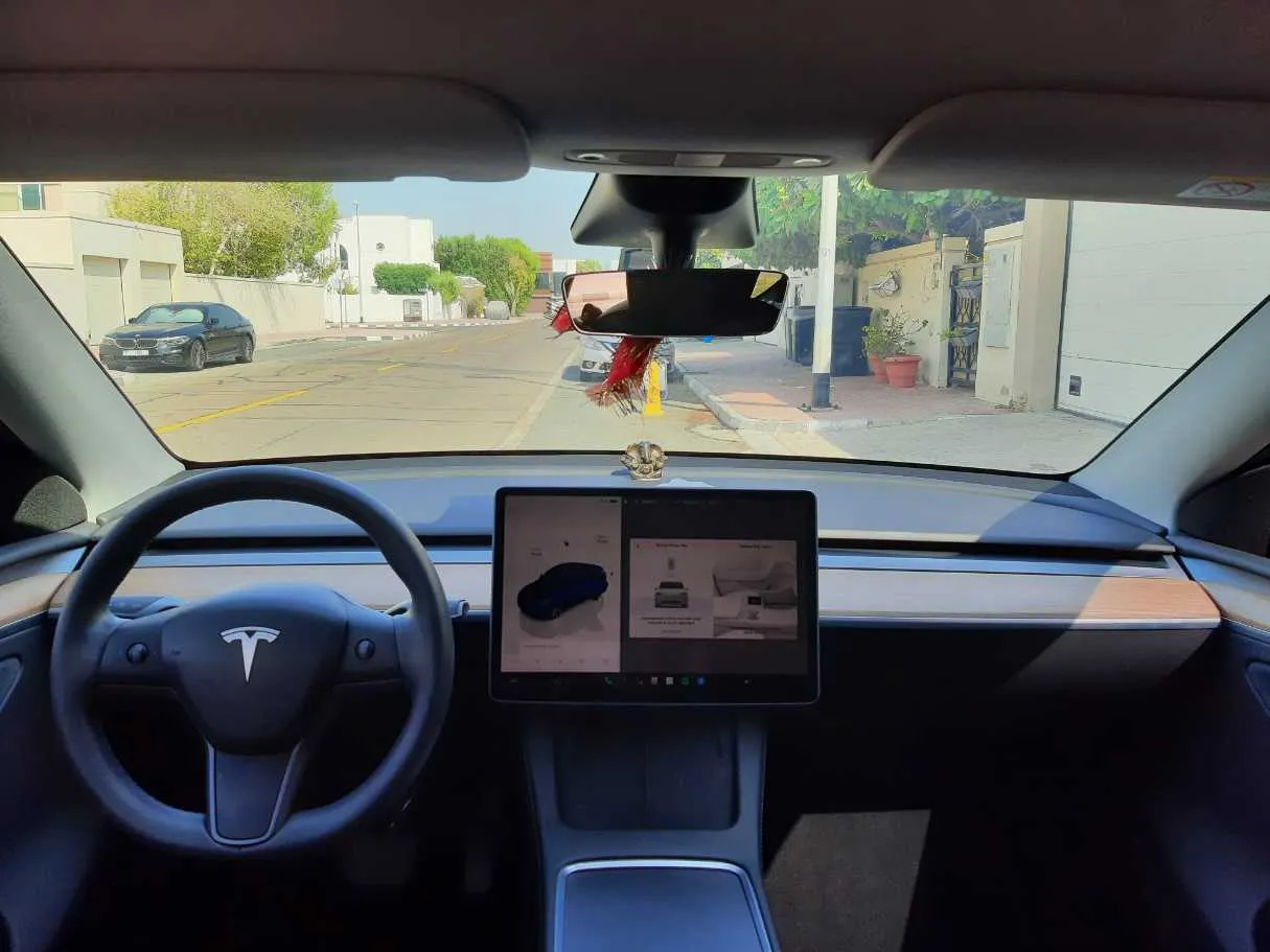 Car image 15