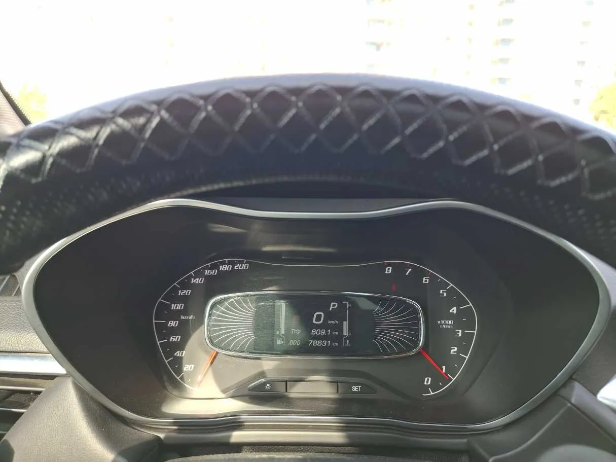 Car image 19