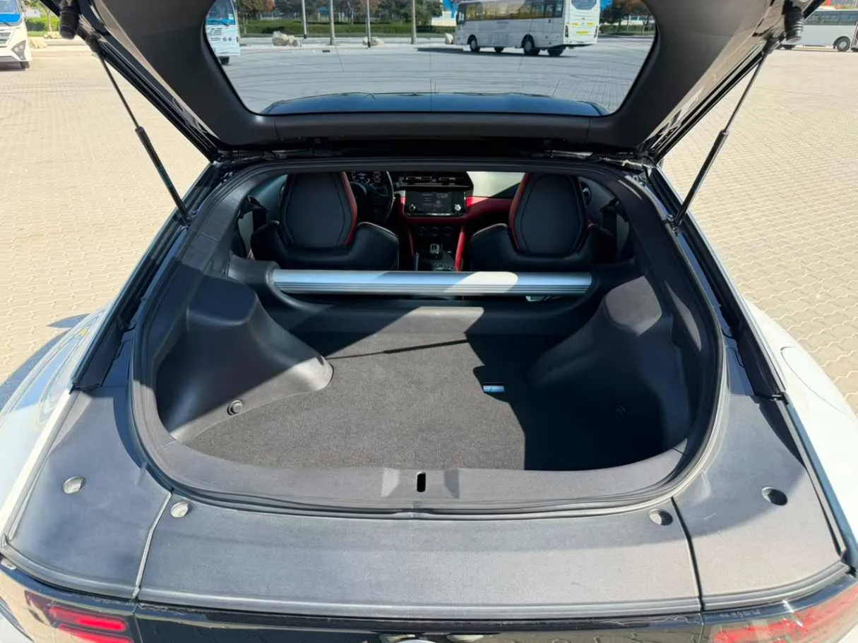Car image 24