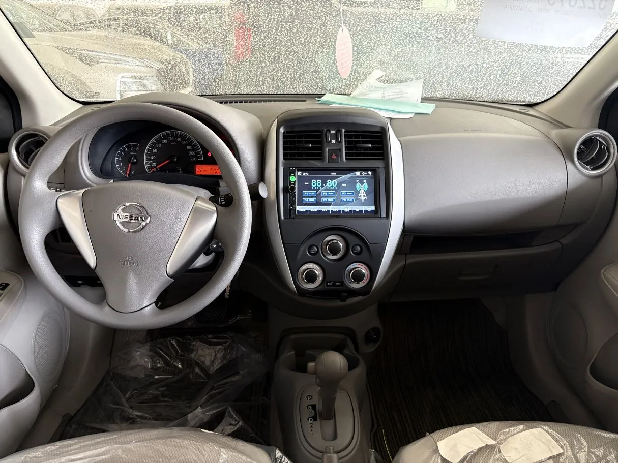 Car image 16