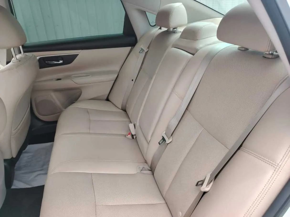 Car image 20