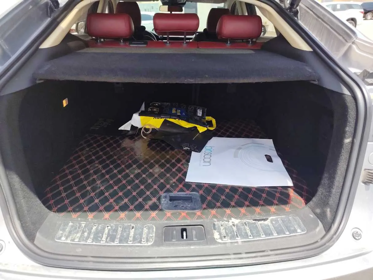 Car image 25