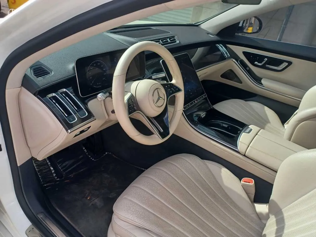Car image 13