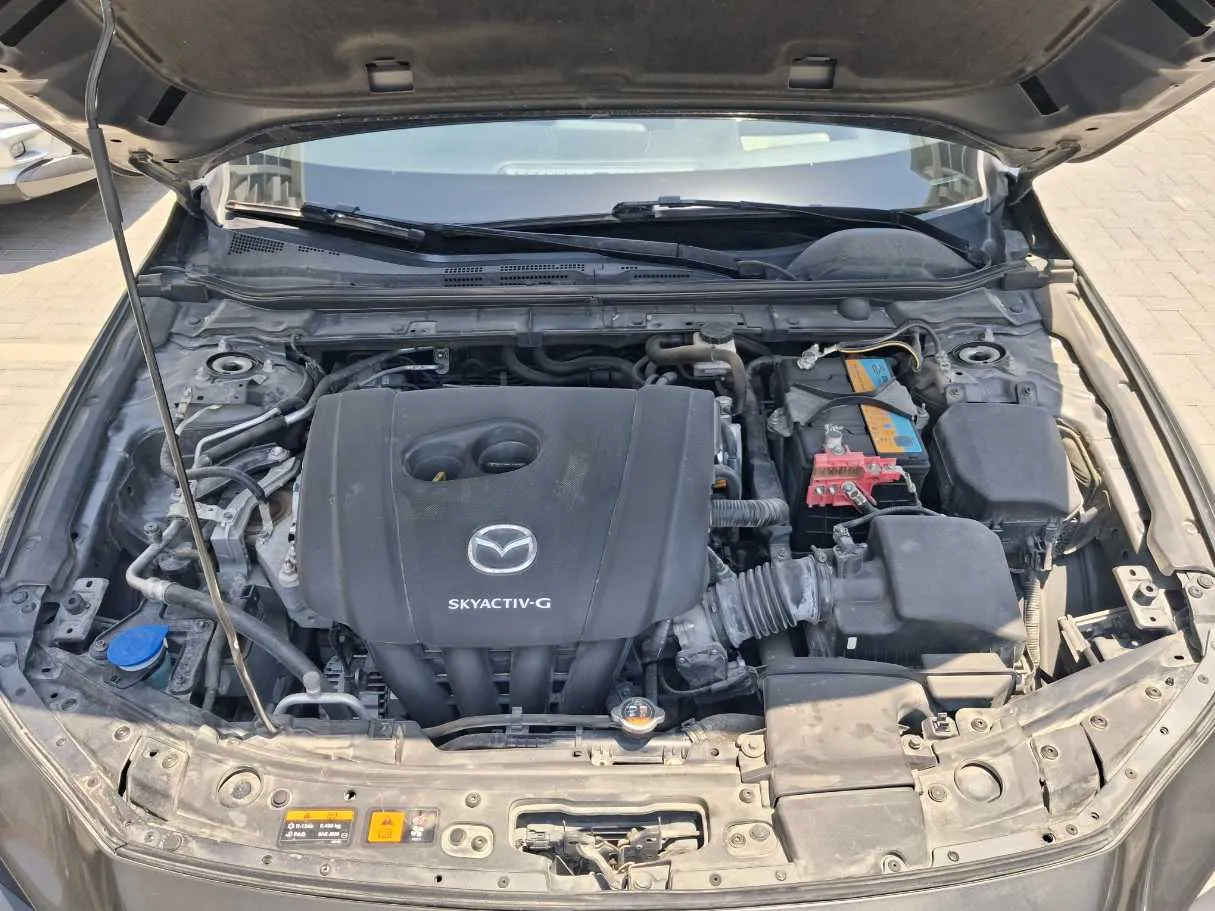 Car image 19