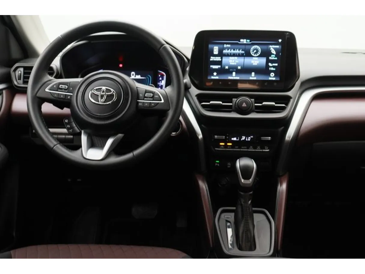 Car image 15