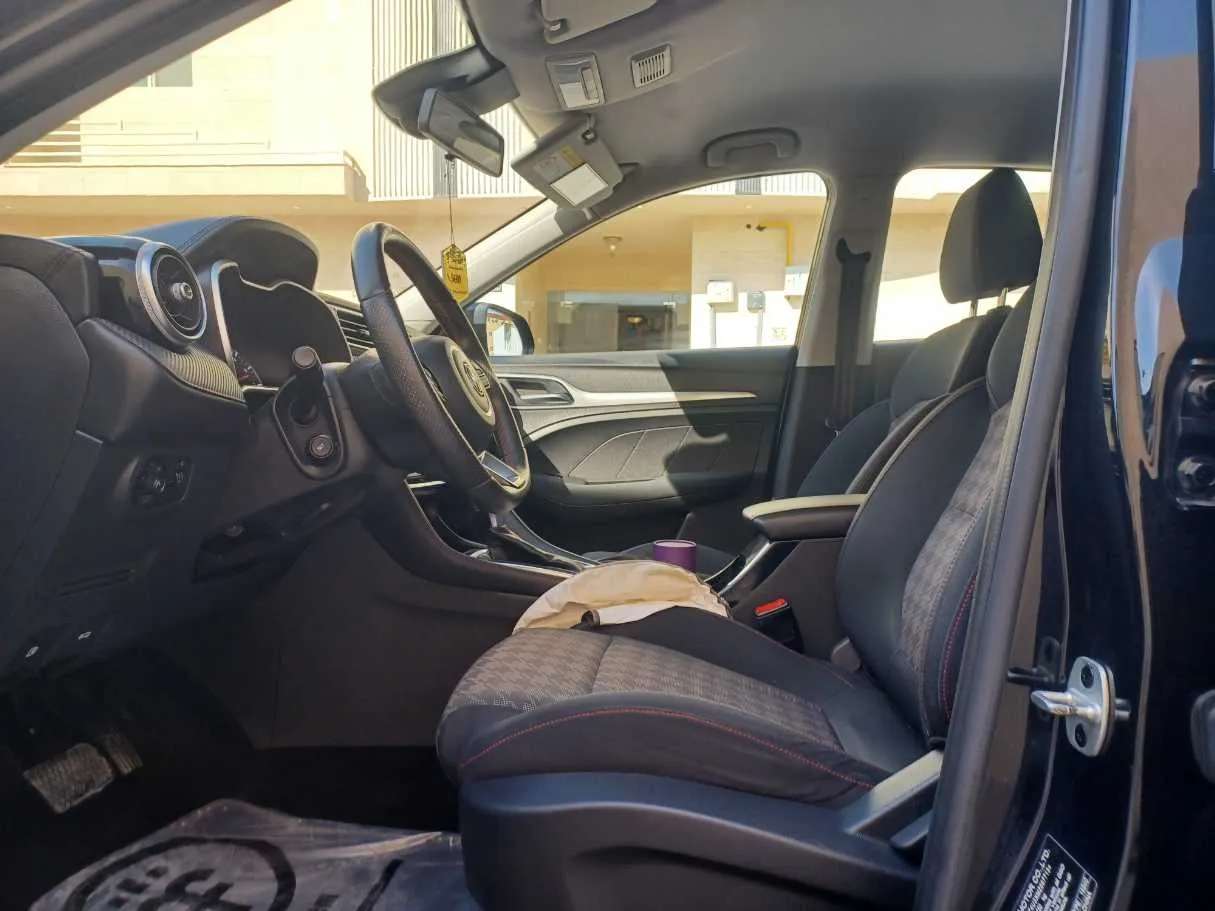 Car image 13