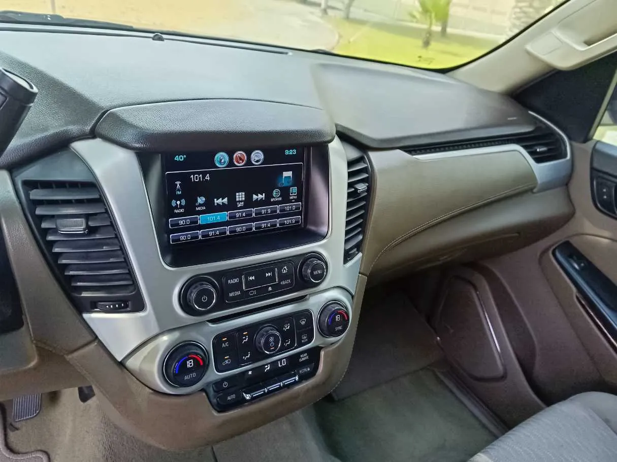 Car image 19