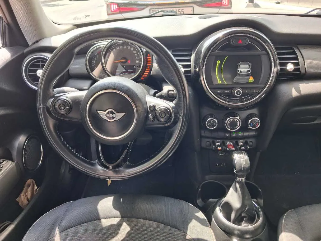 Car image 17