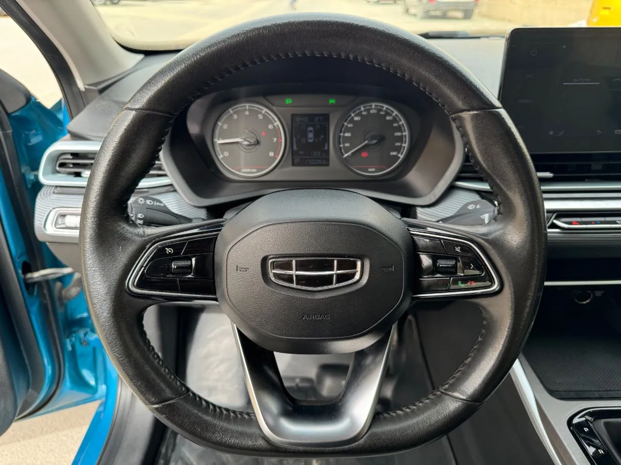 Car image 18
