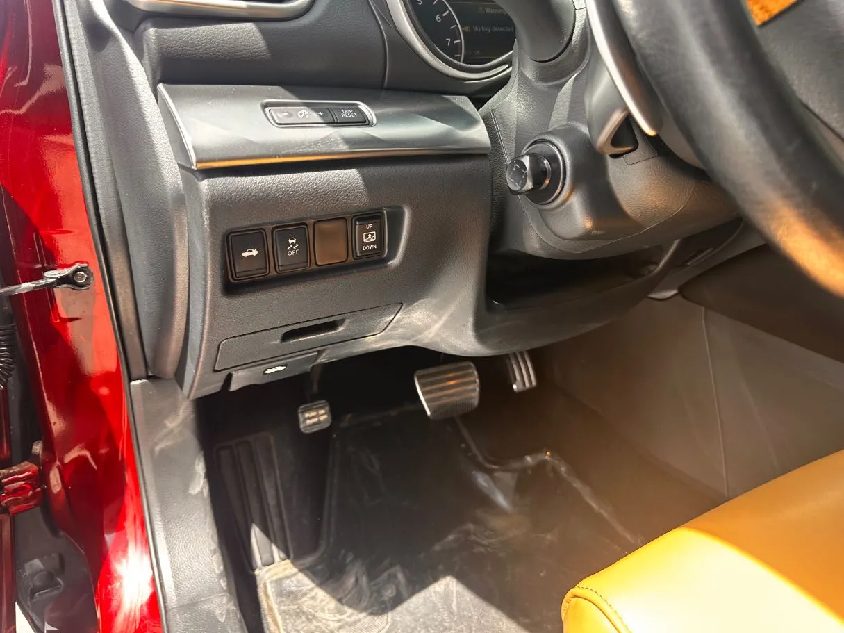 Car image 25