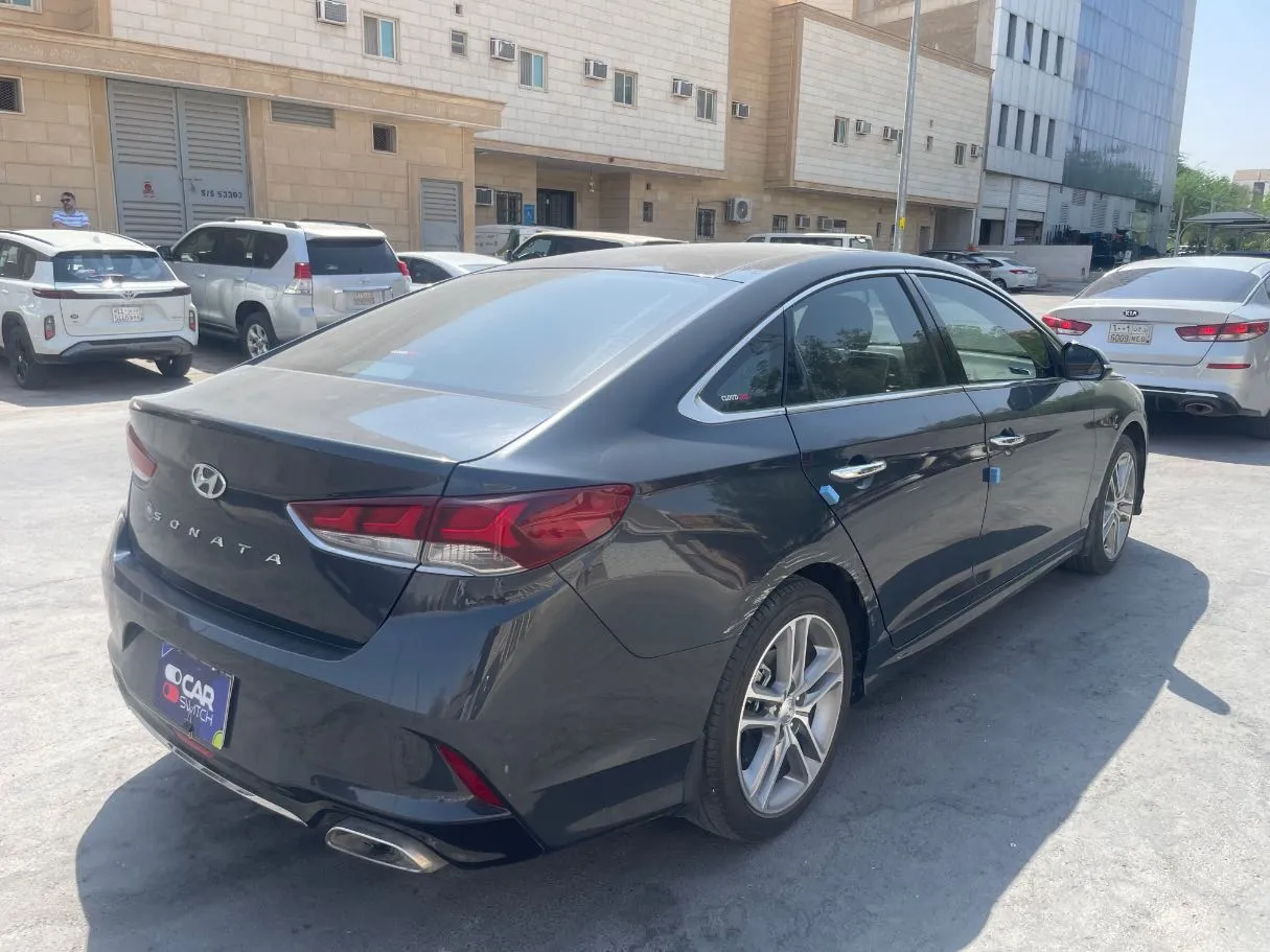 Car image 5