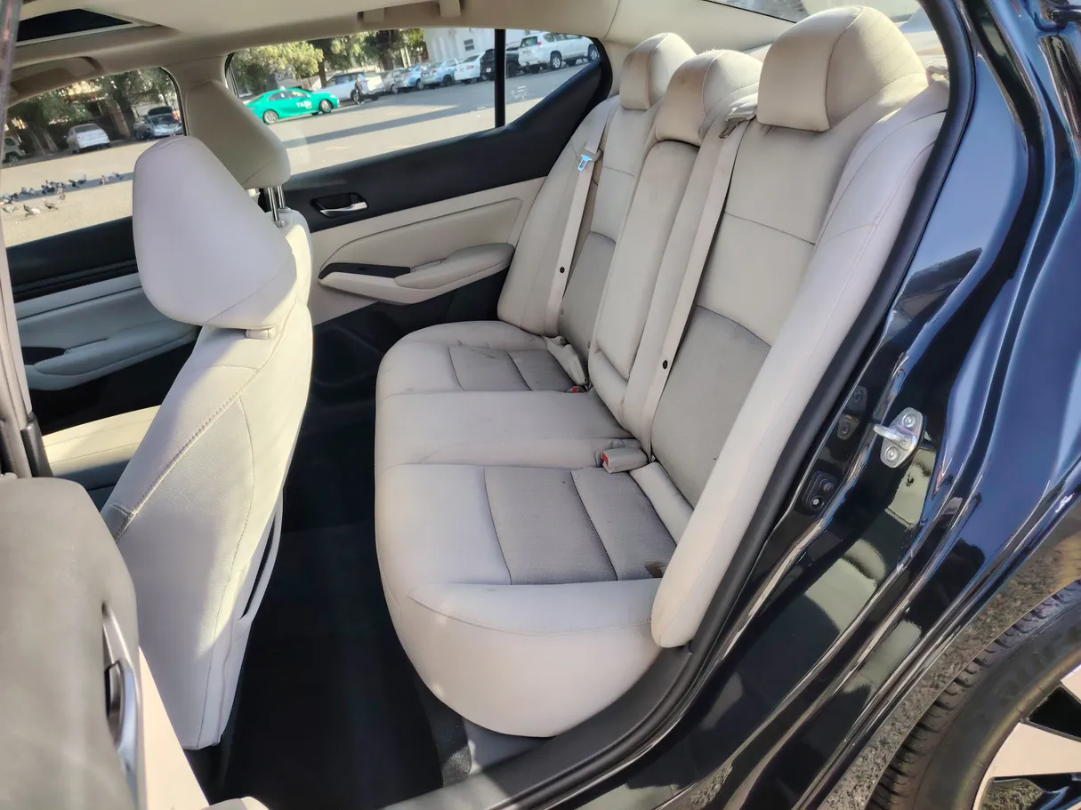 Car image 25