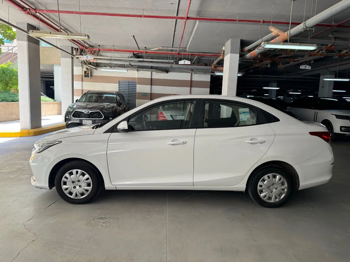 Car image 8