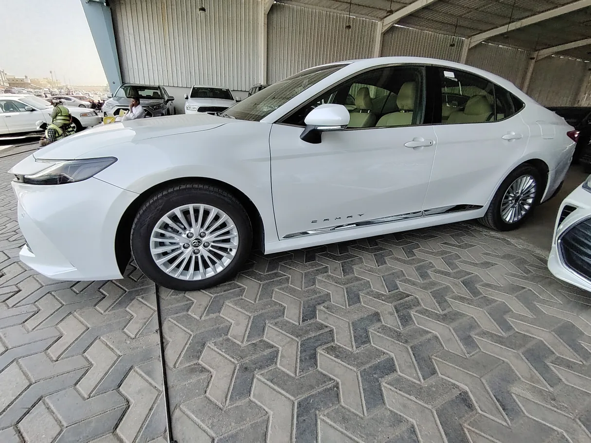 Car image 8