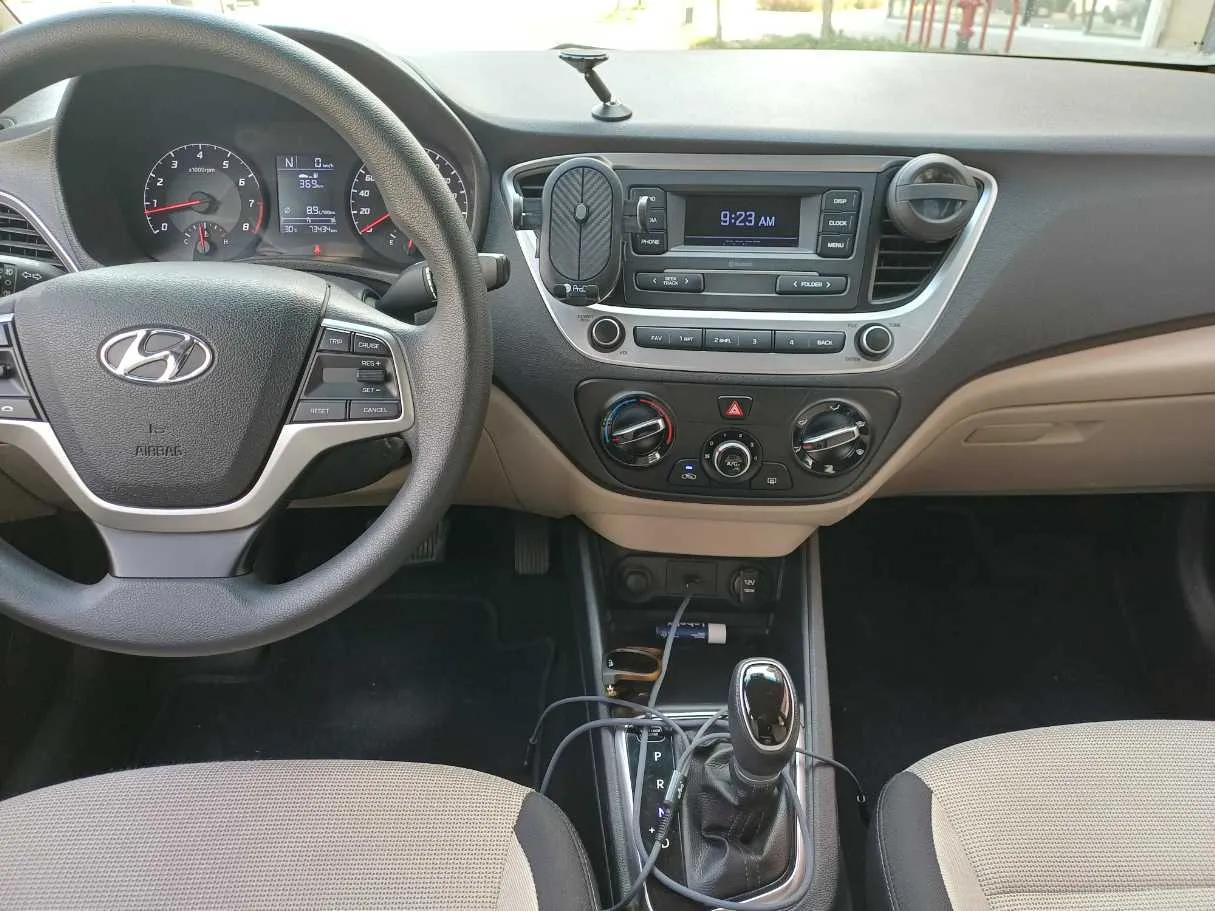 Car image 16