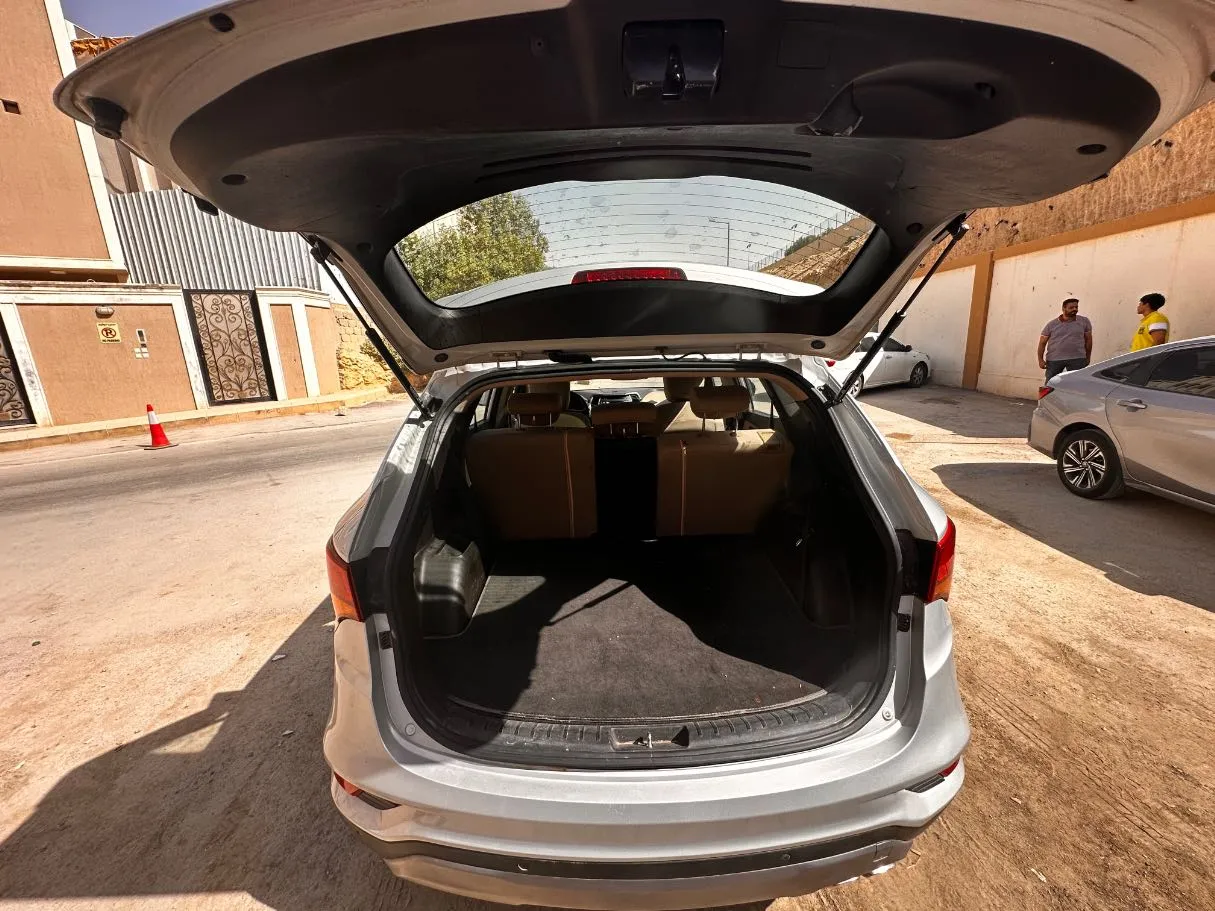 Car image 22