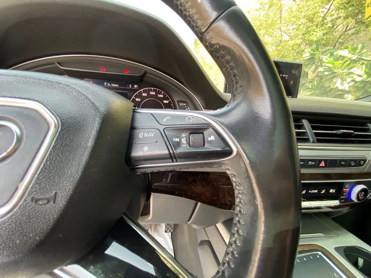 Car image 24