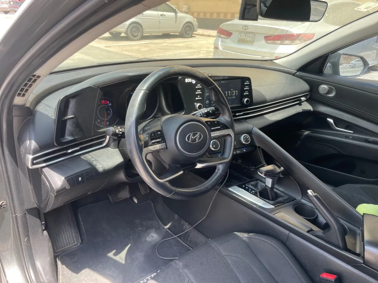Car image 13
