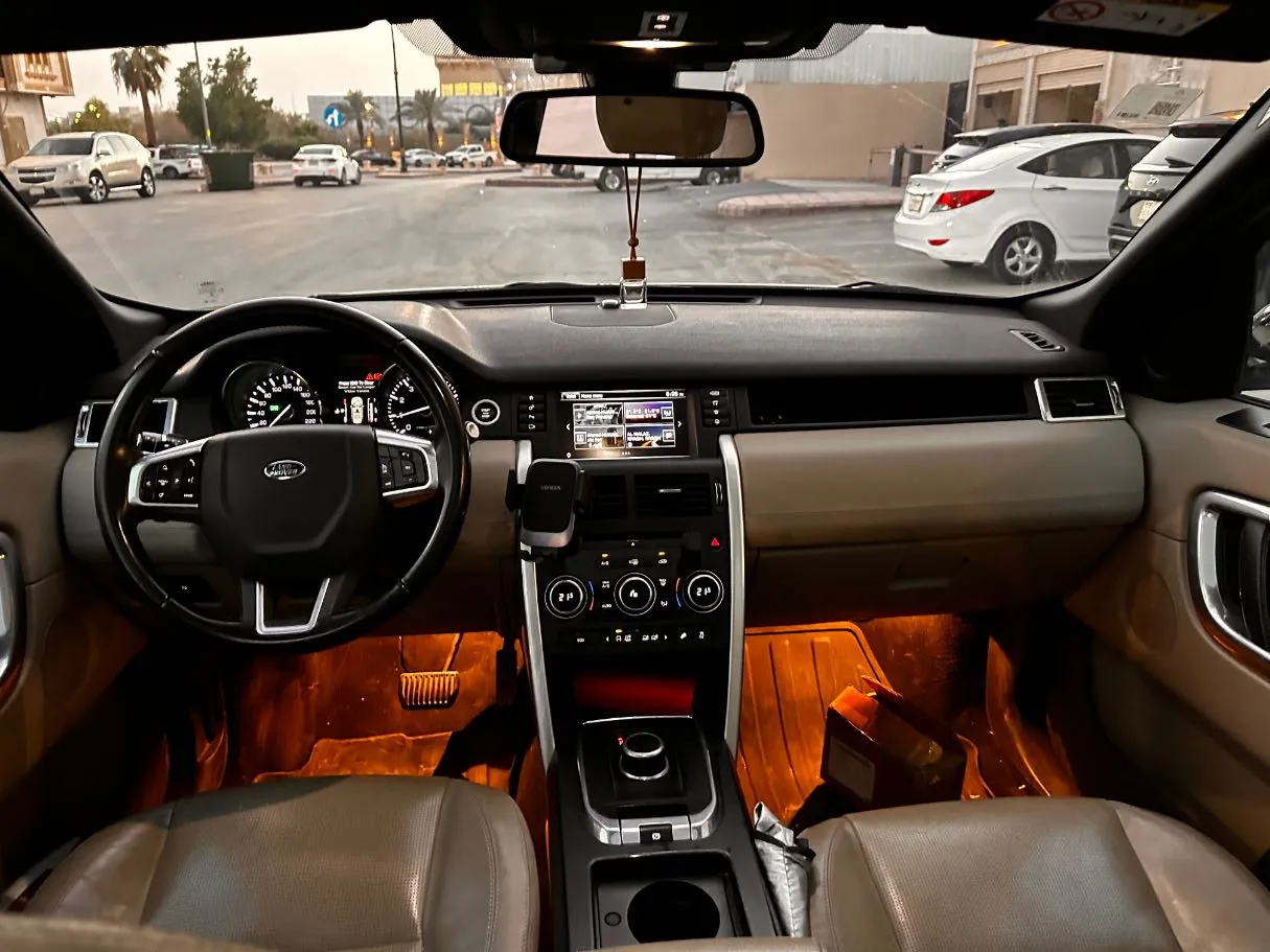 Car image 17