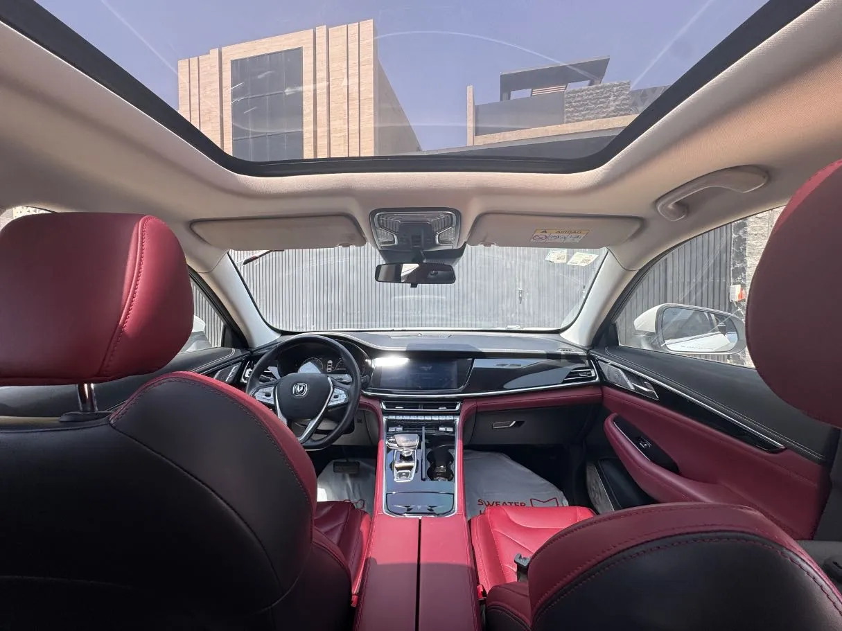 Car image 14
