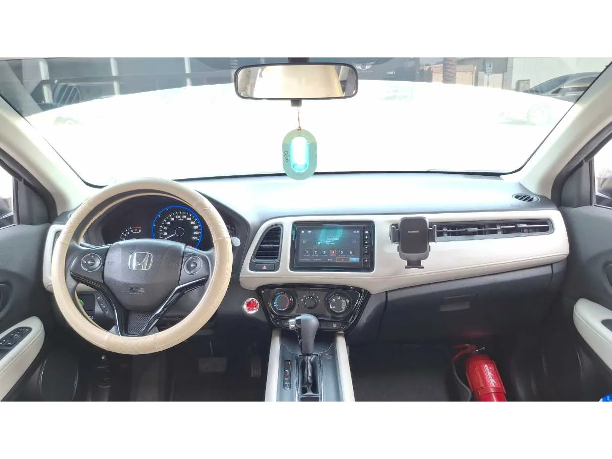 Car image 16