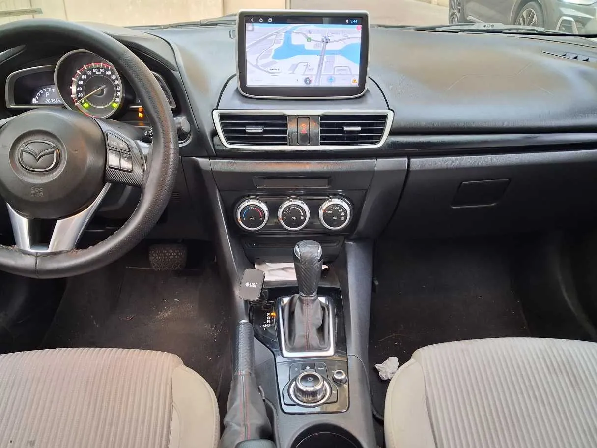 Car image 16