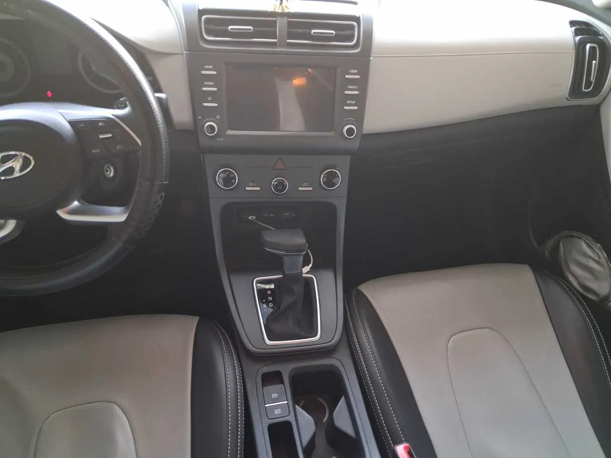 Car image 17