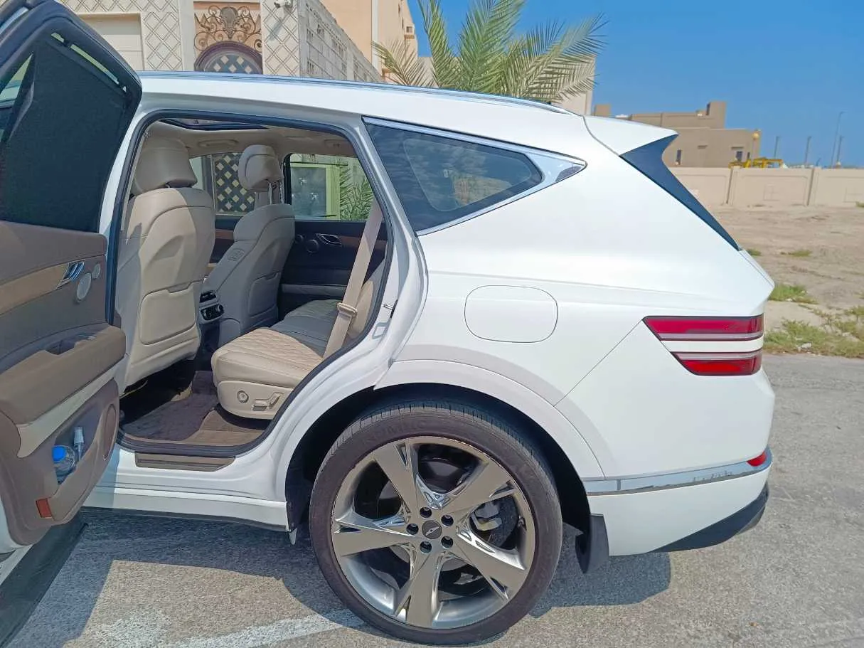 Car image 15
