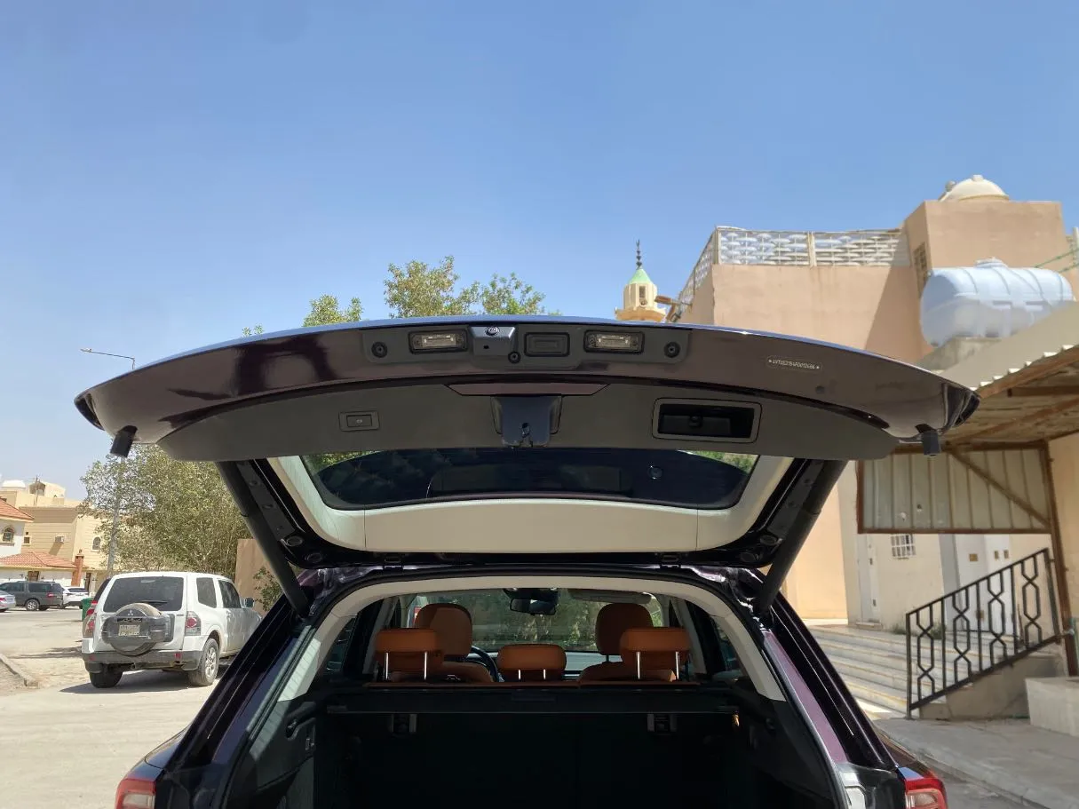 Car image 21
