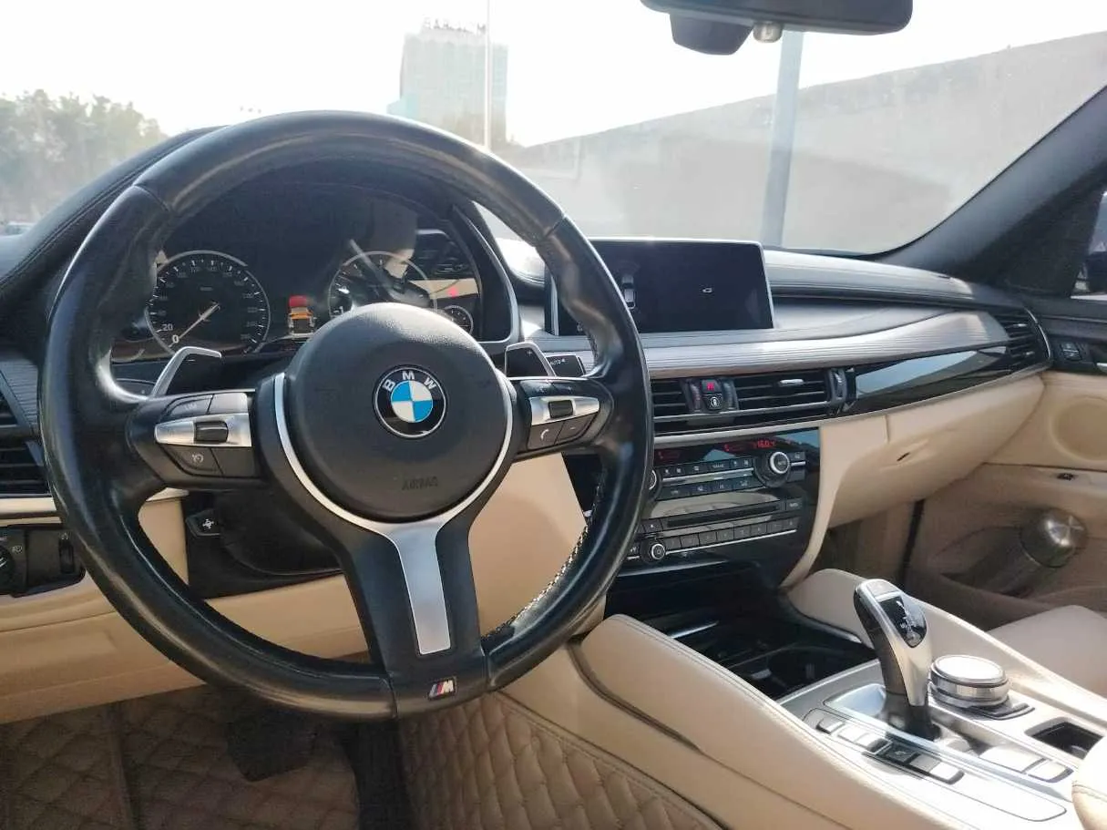 Car image 30