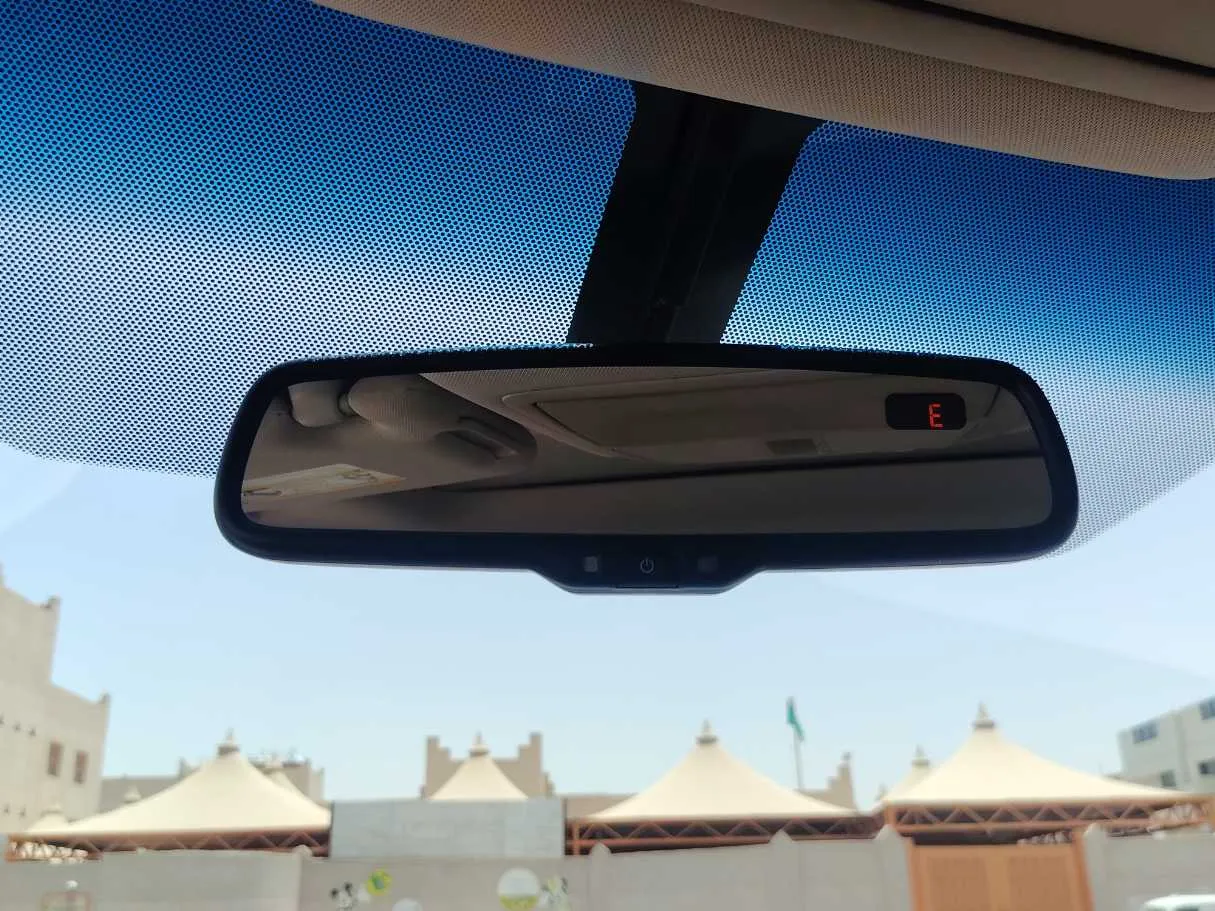 Car image 25
