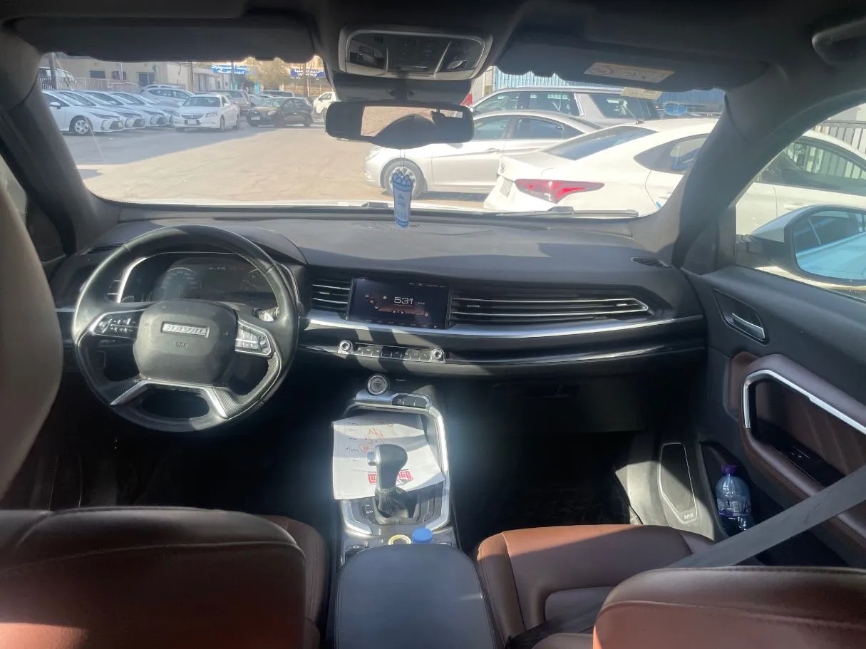 Car image 17