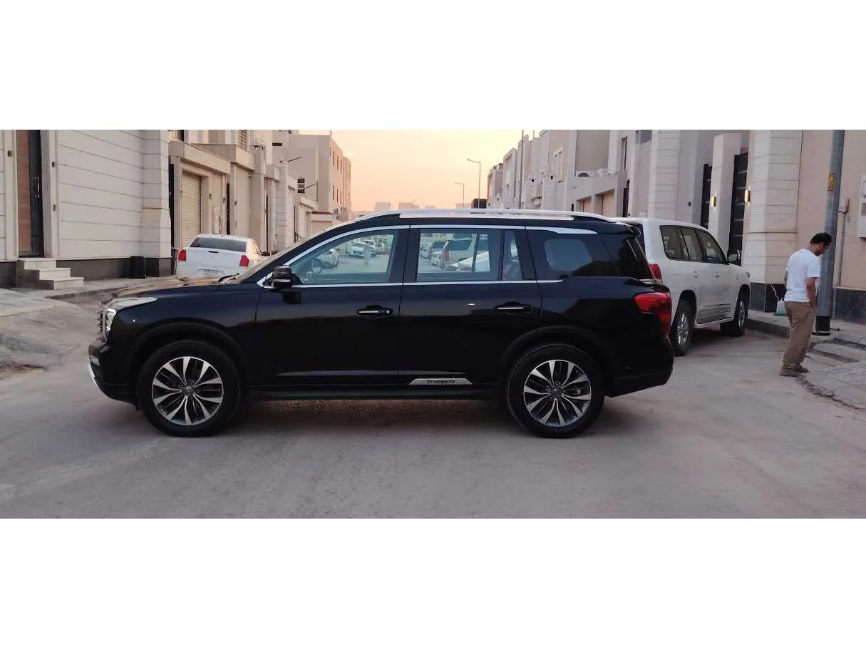 Car image 8