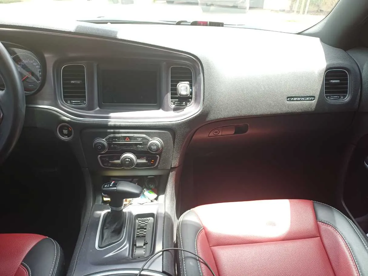 Car image 16